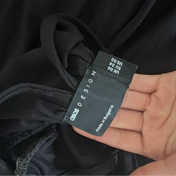 ASOS DESIGN plunge curve hem mini dress with ruched waist in black black size 2 - Picture 4 of 10